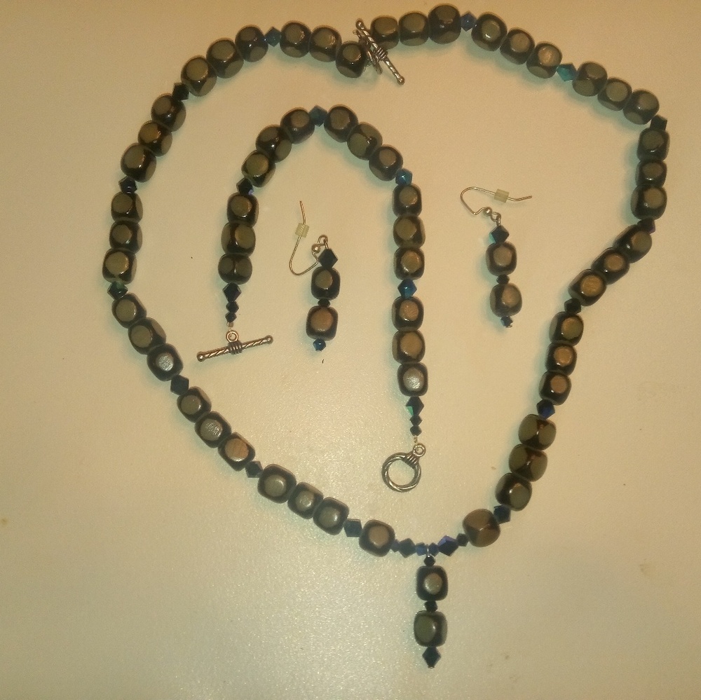 3pc Jewelry set incl Necklace, Bracelet & earrings